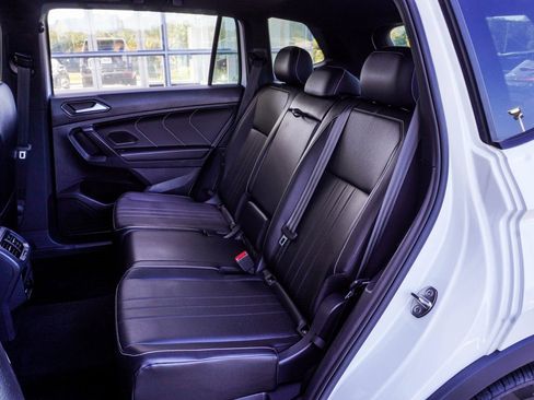 Used 2022 Volkswagen Tiguan SE R-Line image 20