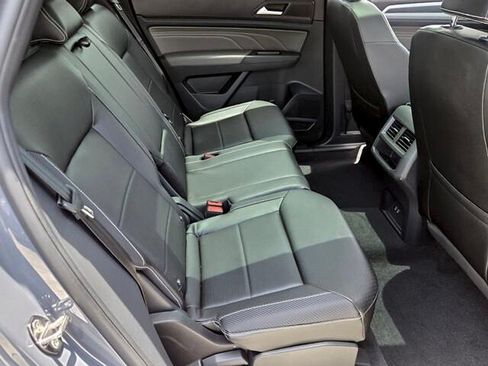 Used 2023 Volkswagen Atlas Cross Sport SEL R-Line AWD/4WD image 16