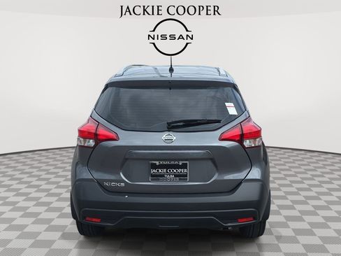 Used 2018 Nissan Kicks S FWD image 6