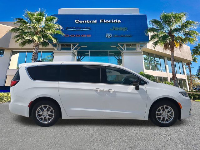 New 2026 Chrysler Pacifica Select FWD image 4