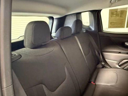 Used 2023 Jeep Renegade Latitude image 44