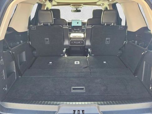 Used 2024 Ford Expedition XLT image 6