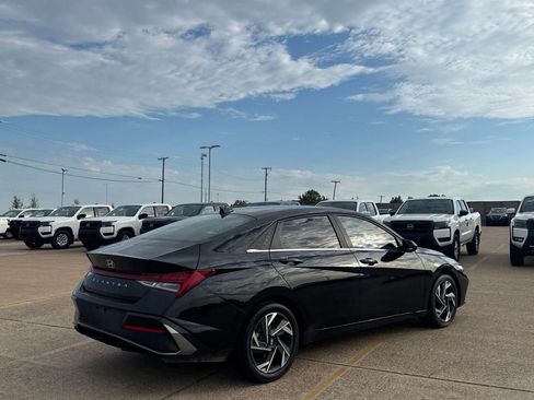 Used 2025 Hyundai Elantra SEL FWD image 22