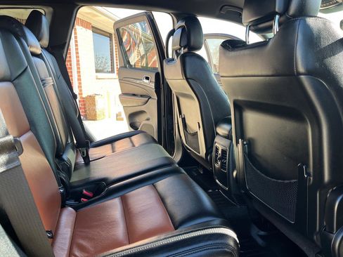 Used 2017 Jeep Grand Cherokee Laredo 75th Anniversary image 9