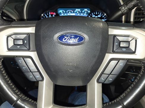 Used 2022 Ford F250 Lariat w/ Black Appearance Package image 10