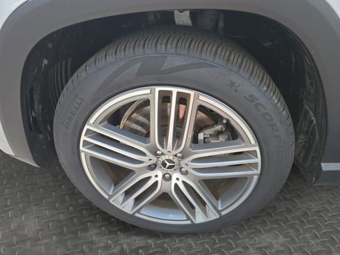 Used 2025 Mercedes-Benz GLS 450 4MATIC image 9