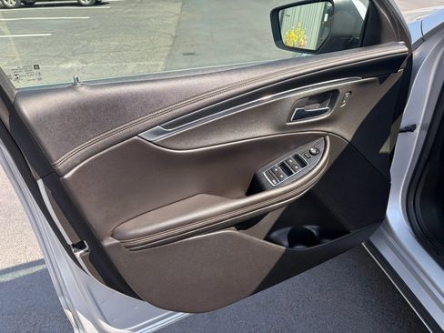 Used 2019 Chevrolet Impala LT FWD image 11