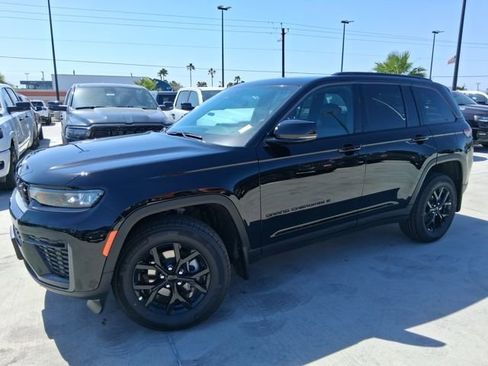 New 2026 Jeep Grand Cherokee Altitude RWD image 3