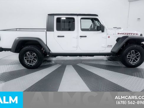 Used 2026 Jeep Gladiator Mojave AWD/4WD image 8