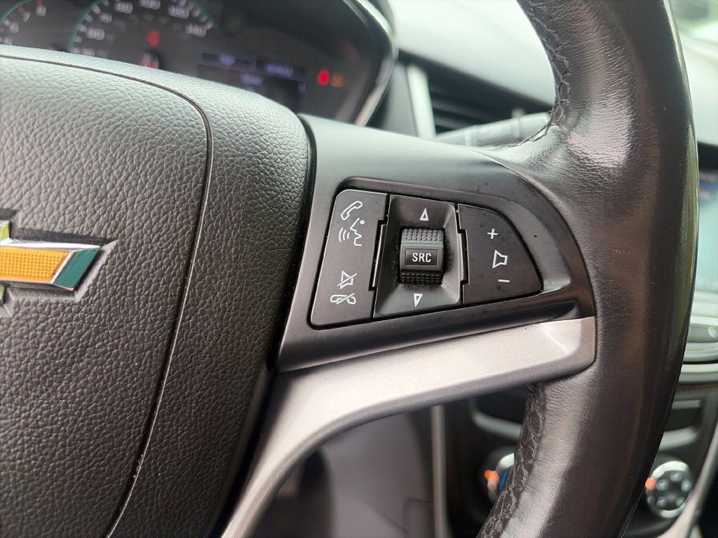 Used 2020 Chevrolet Trax LT w/ LT Convenience Package AWD/4WD image 33