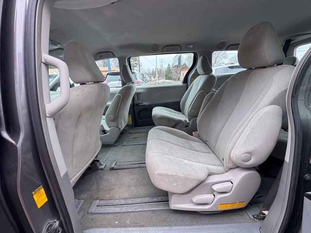 Used 2014 Toyota Sienna L FWD image 14