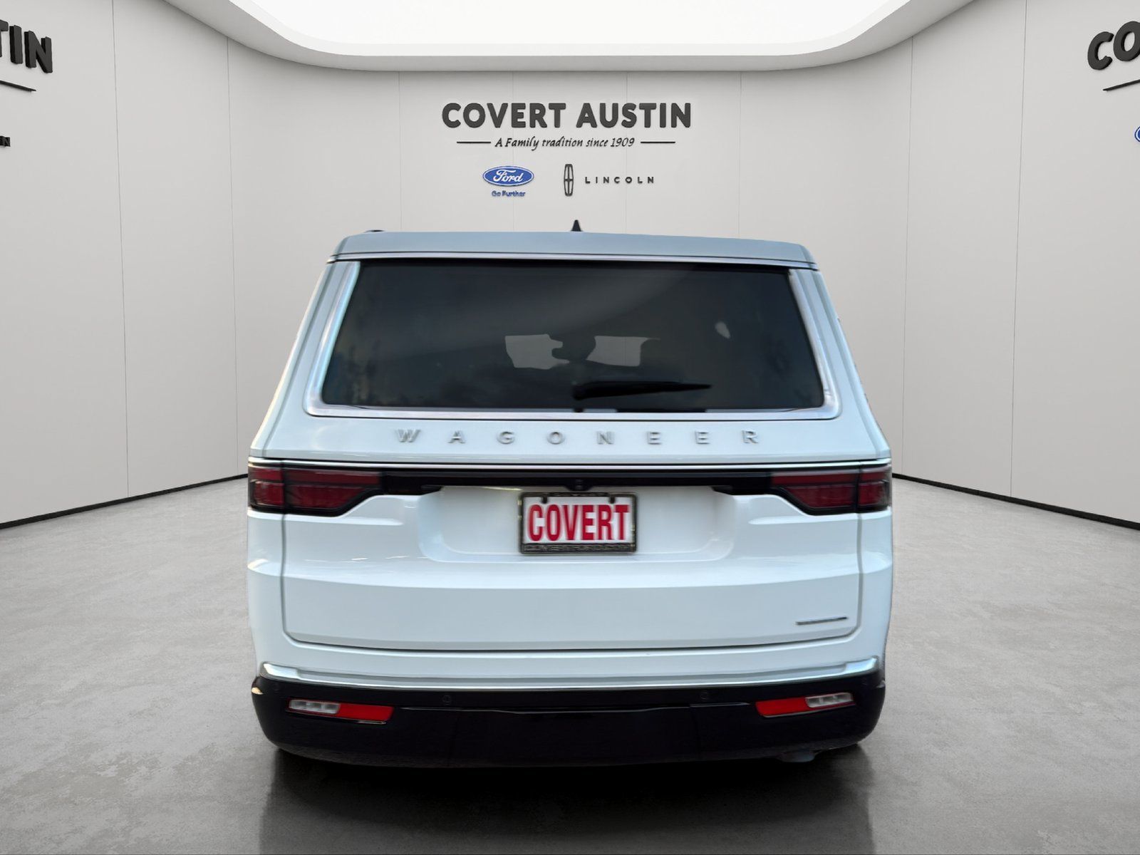 Used 2024 Jeep Wagoneer Series II w/ Flexible Seating Group RWD image 4