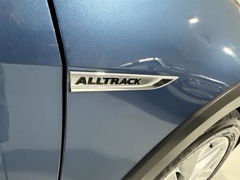 Used 2017 Volkswagen Golf SE image 12