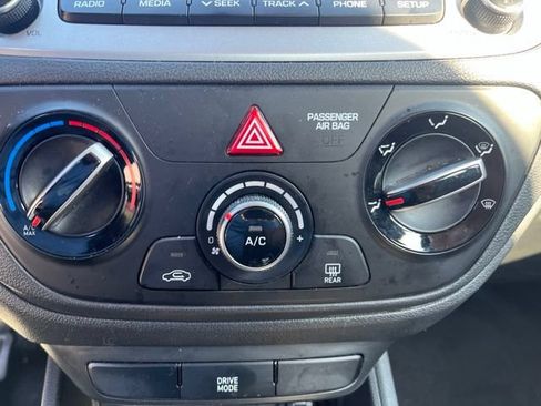 Used 2021 Hyundai Accent SE FWD image 25