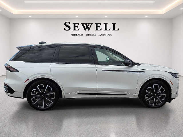 Used 2025 Lincoln Nautilus Reserve AWD/4WD image 5