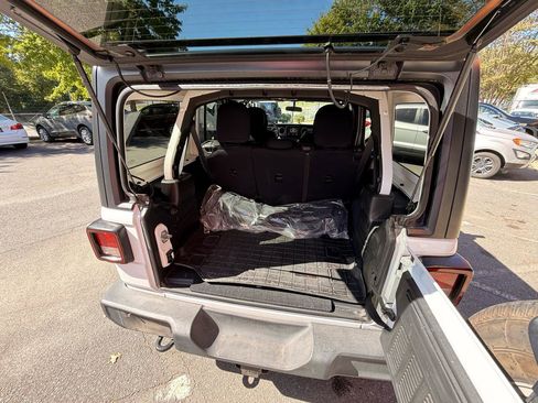 Used 2018 Jeep Wrangler Unlimited Sport S image 19