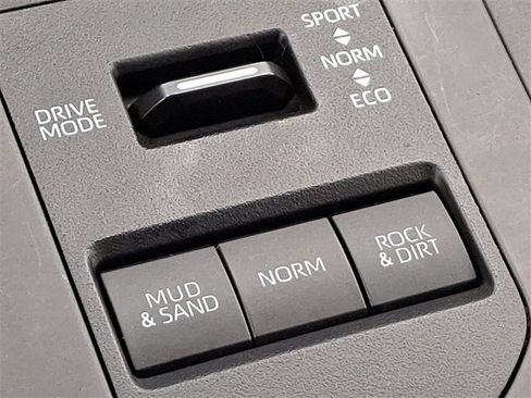 Used 2024 Toyota Highlander LE image 24