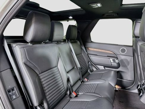 Certified 2025 Land Rover Discovery Dynamic SE AWD/4WD image 4