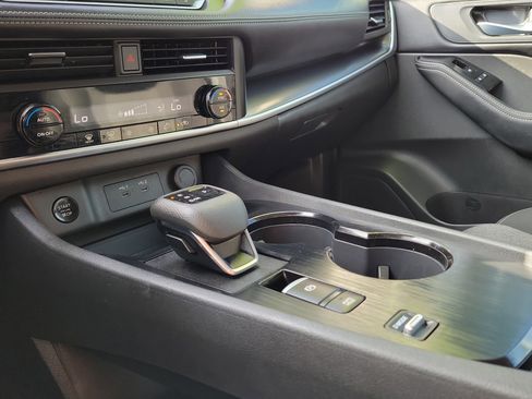 Certified 2024 Nissan Rogue SV FWD image 27