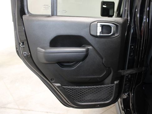Used 2024 Jeep Wrangler Unlimited Rubicon image 21