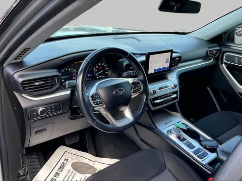 Used 2022 Ford Explorer XLT RWD image 32