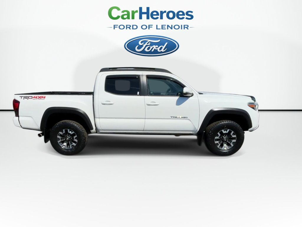 Used 2018 Toyota Tacoma TRD Off-Road w/ Technology Package AWD/4WD image 9