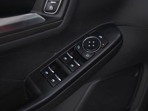 Used 2025 Ford Escape SE w/ Class II Trailer Tow Package image 20