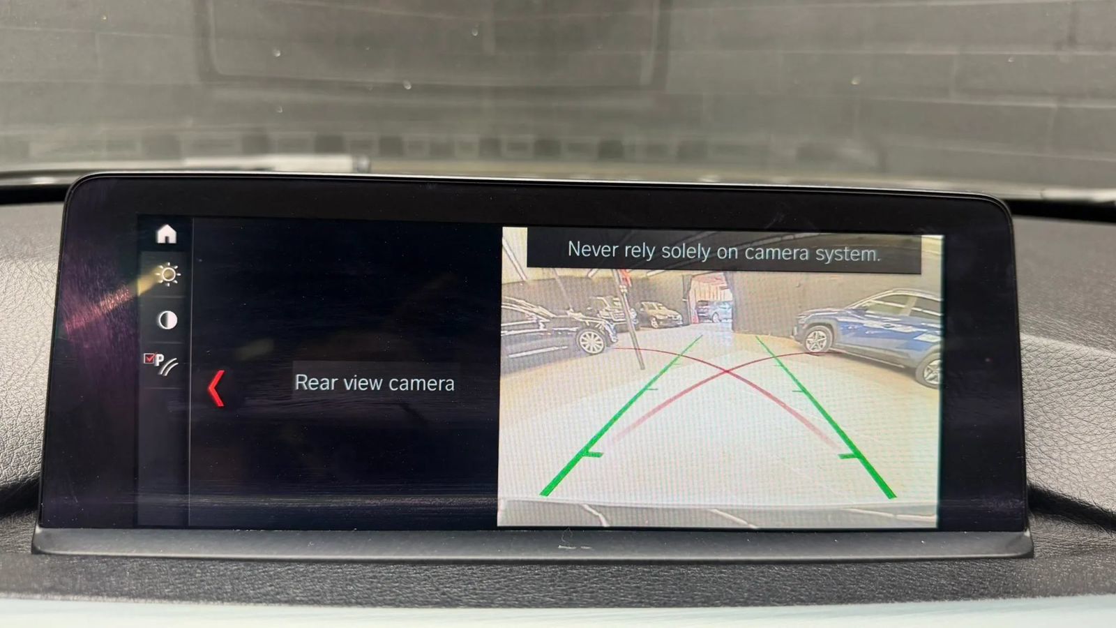 Used 2018 BMW 320i Sedan RWD image 9