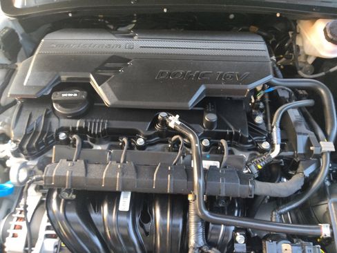 Used 2025 Hyundai Elantra Sport FWD image 30