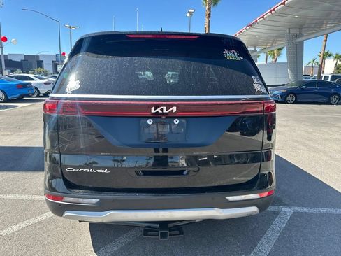 Used 2022 Kia Carnival LX FWD image 7