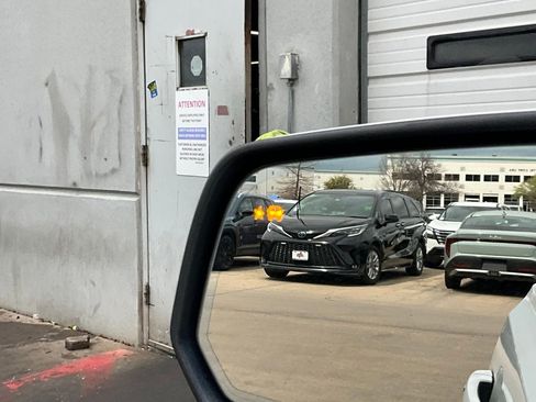 Used 2018 GMC Acadia SLT image 21