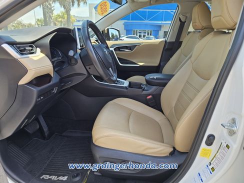 Used 2020 Toyota RAV4 Limited image 10