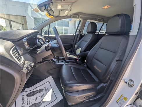 Used 2021 Chevrolet Trax LT w/ Redline Edition AWD/4WD image 18