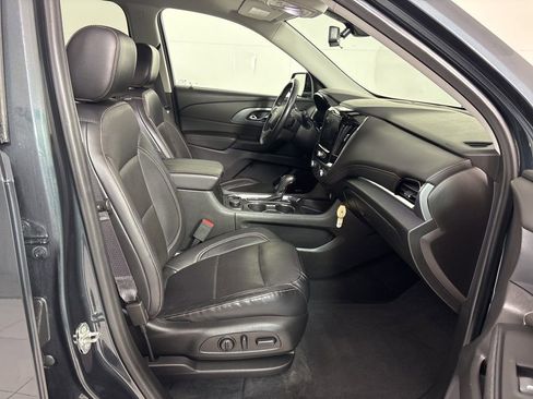 Used 2018 Chevrolet Traverse Premier w/ Driver Confidence II Package FWD image 12