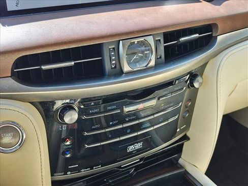 Used 2016 Lexus LX 570 4WD w/ Luxury Package image 16