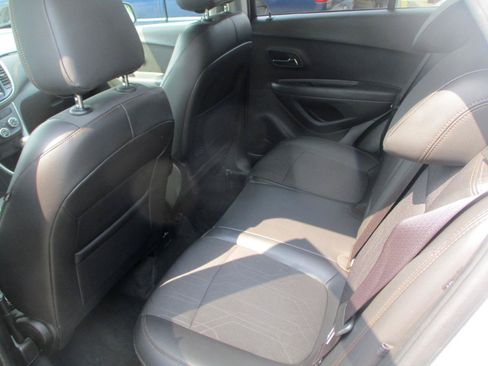 Used 2019 Chevrolet Trax LT w/ LT Convenience Package FWD image 10