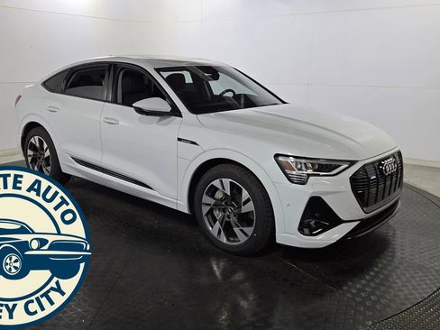 Used 2022 Audi e-tron Premium w/ Convenience Plus Package image 13
