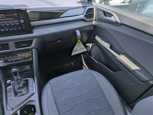 New 2026 Volkswagen Taos SE FWD image 17