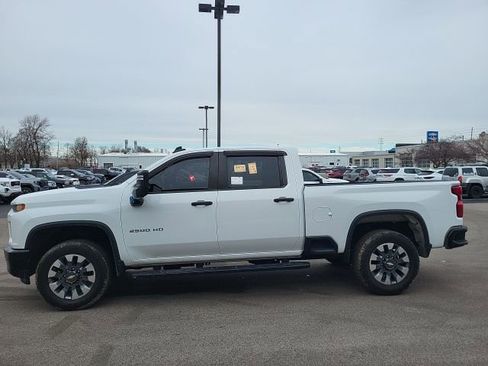 Used 2022 Chevrolet Silverado 2500 Custom w/ Custom Value Package image 6