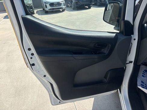 Used 2019 Nissan NV200 S image 10