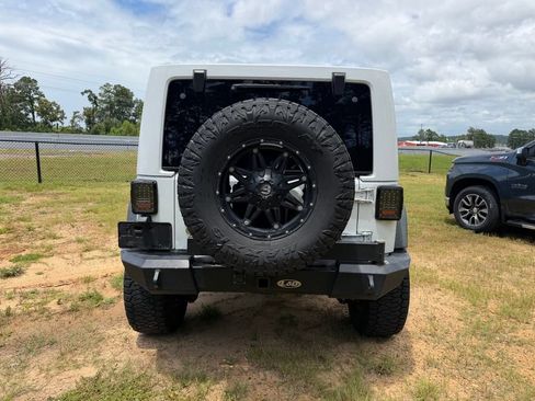 Used 2014 Jeep Wrangler Unlimited Rubicon AWD/4WD image 4