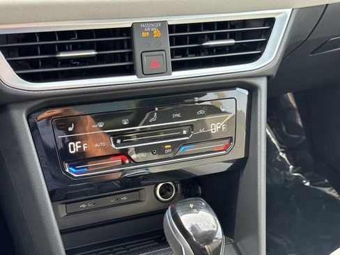 New 2025 Volkswagen Taos SE image 22