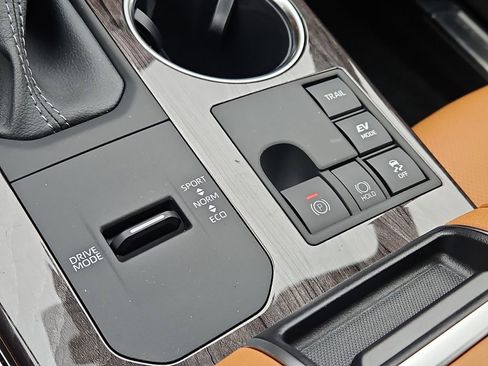 New 2026 Toyota Highlander Platinum AWD/4WD image 11