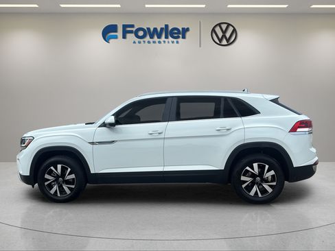 Used 2023 Volkswagen Atlas Cross Sport SE FWD image 4