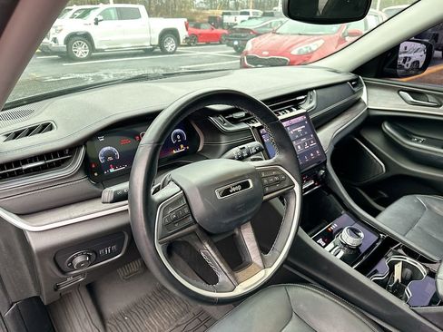 Used 2022 Jeep Grand Cherokee L Limited image 10