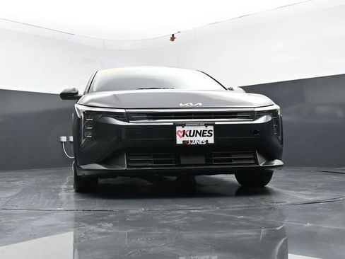 Used 2025 Kia K4 LXS image 47