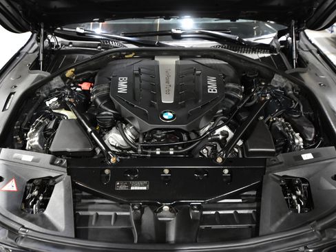 Used 2013 BMW 750i xDrive image 56