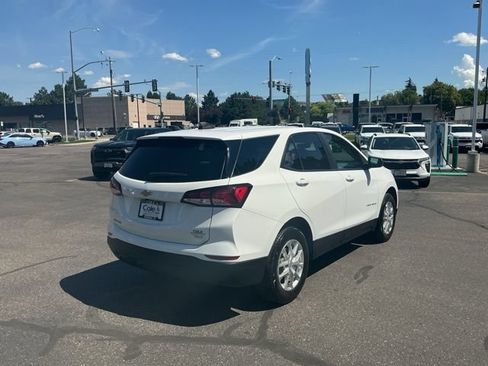Used 2022 Chevrolet Equinox LS w/ LS Convenience Package AWD/4WD image 3