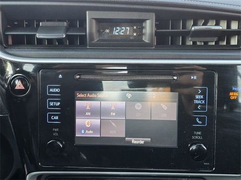 Used 2019 Toyota Corolla LE image 12