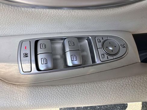 Used 2022 Mercedes-Benz E 350 4MATIC Sedan image 8